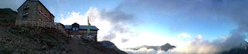 Aufstieg der Österreichischen Naturbahnrodel-Stars auf die Wildspitze erfolgt über die Breslauer Hütte. Mit dabei Thomas Kammerlander